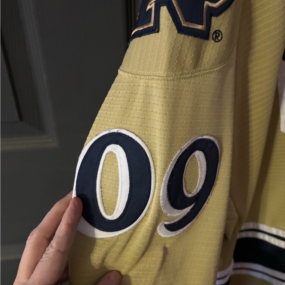 Notre Dame number 9 hockey jersey 
Xlg mens - Picture 9 of 9